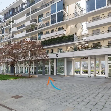 Sky Santa Giulia Apartman Milánó